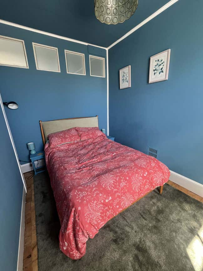 Lovely room in Georgian flat Main Photo
