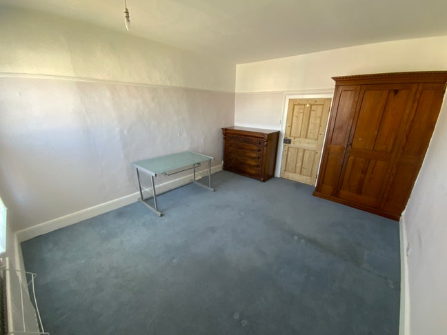 Unique peaceful Christian home in town centre Main Photo