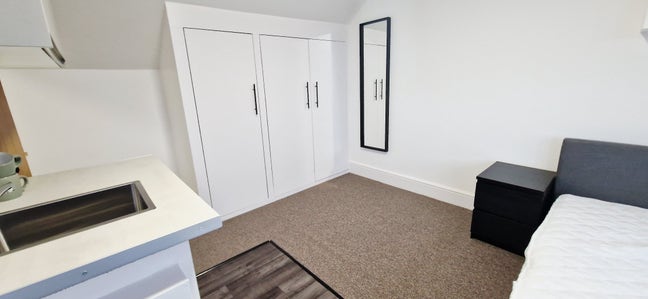 Large Loft Room to Let  Main Photo