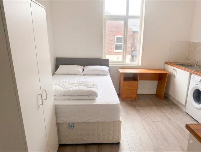 Studio M14 | Near Universities | &pound;750 Bills Incl Main Photo