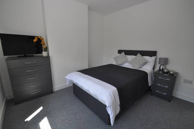  Professional  Houseshare  GL1  Main Photo