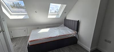 En-Suite Room is available in - RM10  Main Photo