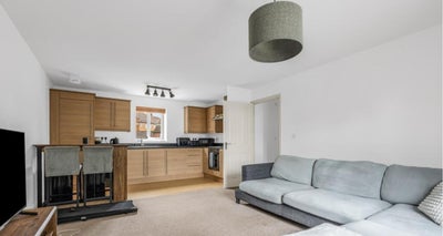 2 Rooms in Loughton | Ideal for Commuters + Temps Main Photo
