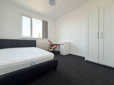 STUDENTS Furnished Flat Couples Accepted  Main Photo