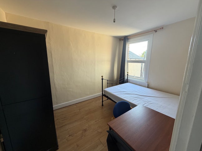 Bright Double Room to Rent – Enfield, London Main Photo