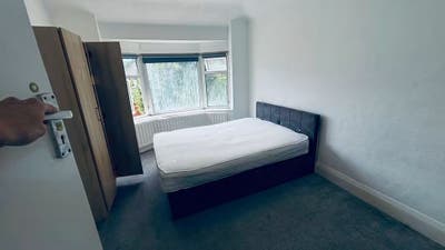 2 Rooms near Middlesex university bills included  Main Photo