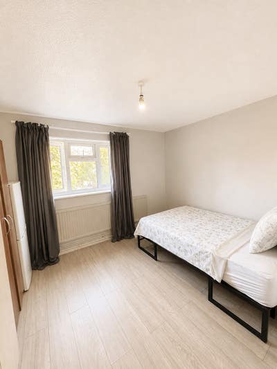 Canning Town Double Room | 1 Person| No Deposit. Main Photo