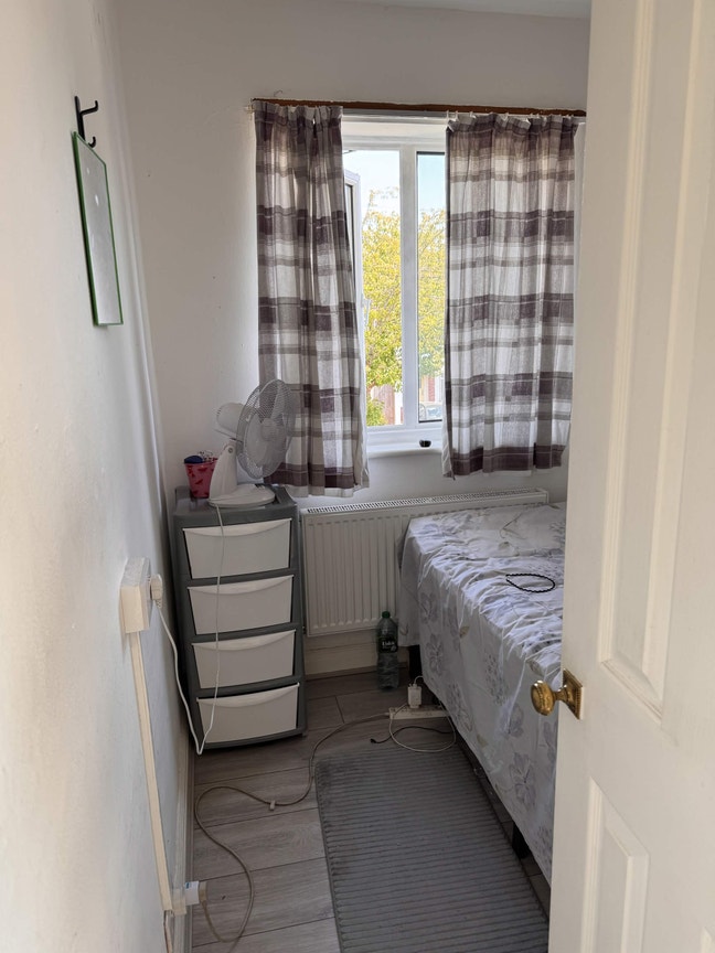 Single room available for 1 person Main Photo