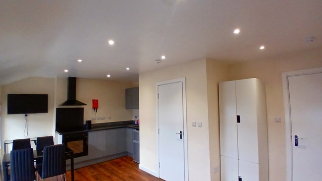 ST6/Tunstall. Studio Inc All BILLS. Parking Main Photo