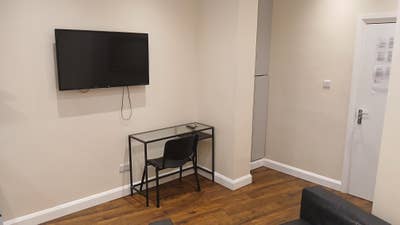 Studio/ST6. Private Parking. includes ALL BILLS!! Main Photo