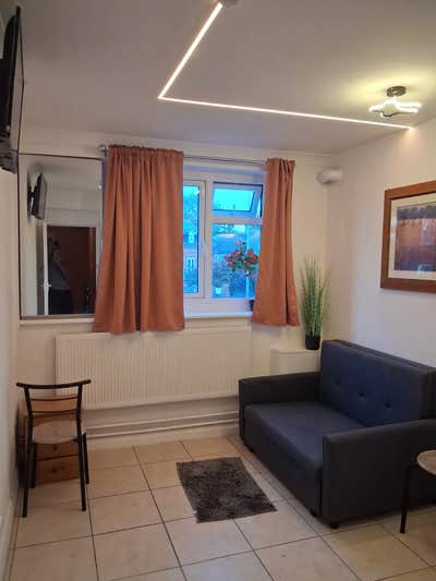 2  Studios 18 Mi Train to london, all inclusive Main Photo