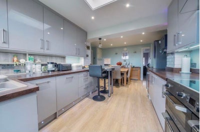 Double Room Available for Rent Main Photo