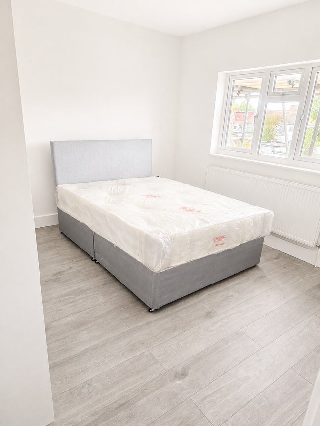 🏡 Luxury En-Suite Room In NW9 – All bills Inc Main Photo