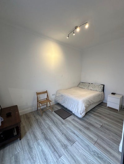 Ensuite Double Room in Acton Central Main Photo