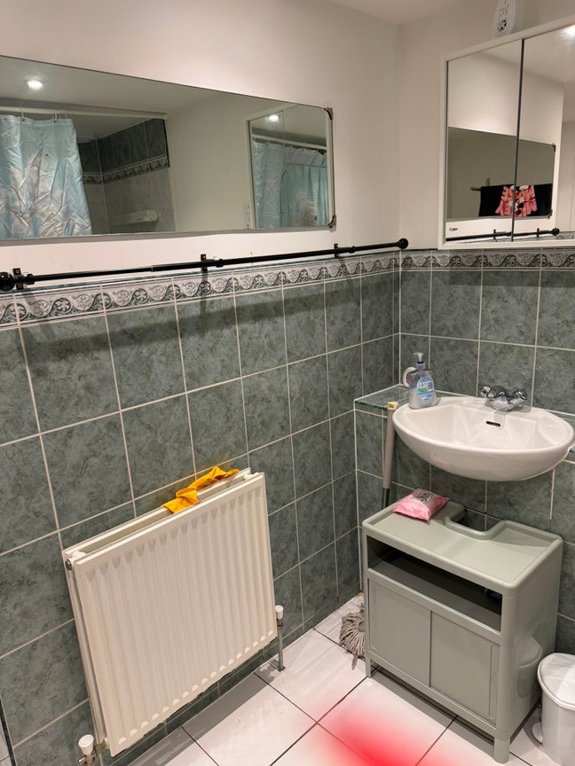 A double room for rent…fully furnished  Main Photo