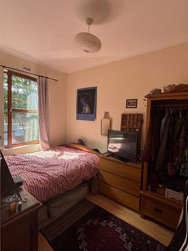 Lovely drouble room + study! In BS5 Main Photo