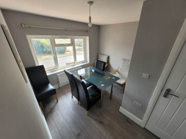 Ensuite Double Room to Let – UB7  Main Photo