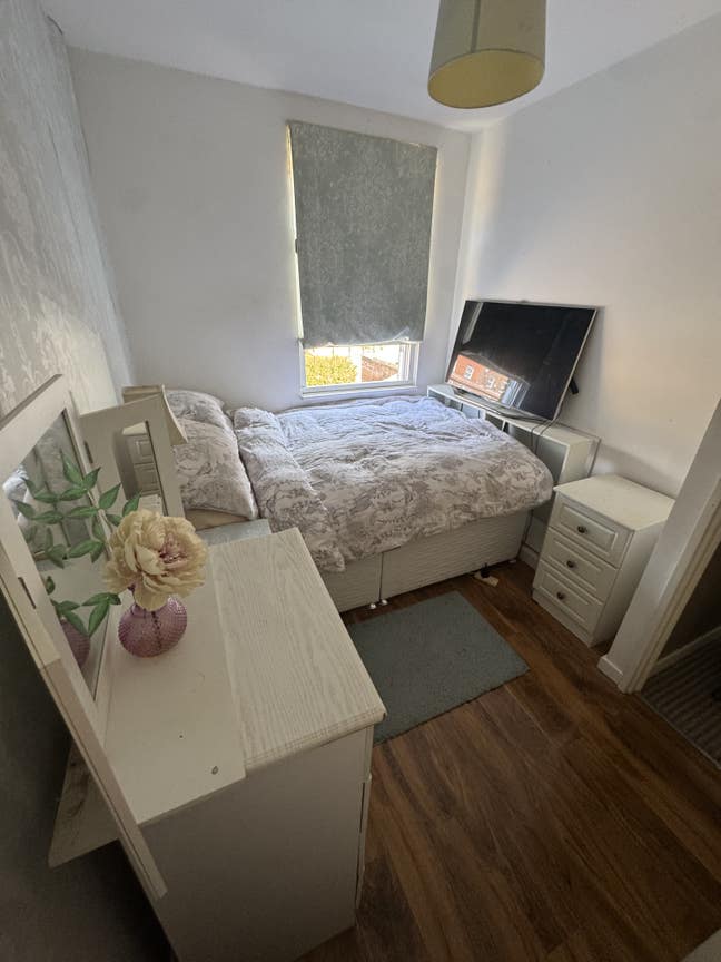 Double or single room quiet area Main Photo