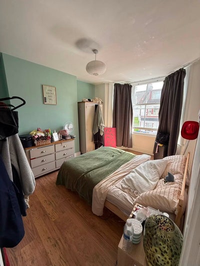 Large Double Room in a friendly girly house! 🏡 ✨ Main Photo