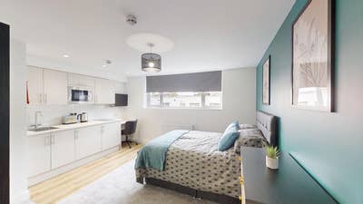  En-Suite & Kitchenette |Near  Hospital| Redeposit Main Photo