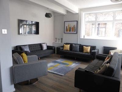 Minutes from the Marina,Old Pub with Roof Terrace! Main Photo