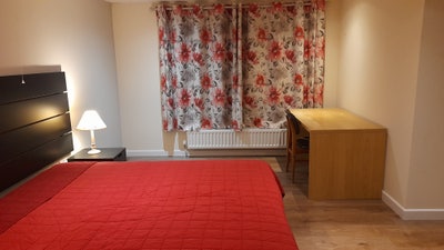 Large Newly Furnished Room in Spacious House Main Photo