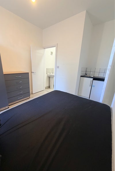 En Suite Rooms Available B8 Alum rock  Main Photo