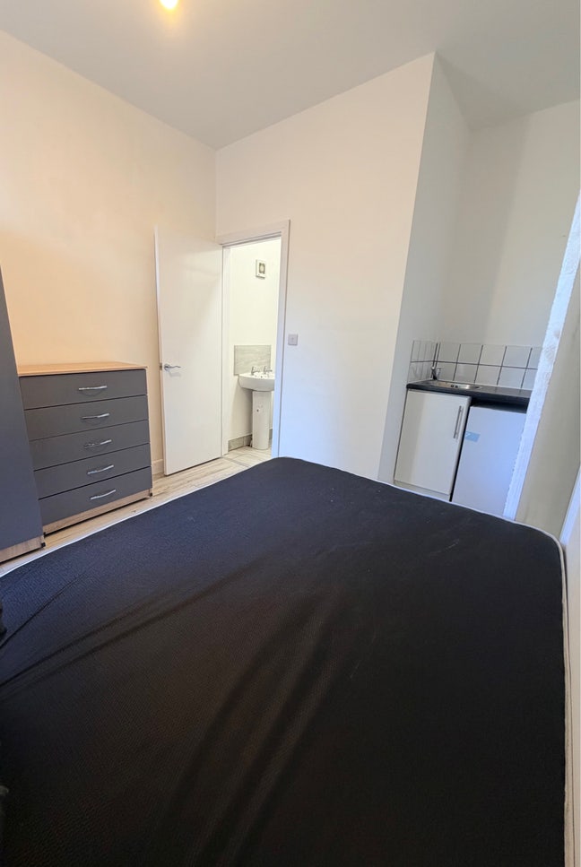 En Suite Rooms Available B8 Alum rock  Main Photo