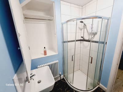 En-suite Fully furnished room available Main Photo