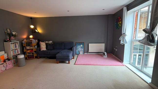 Luxury 2 Bed Apartment | Dickens Heath | Parking Main Photo