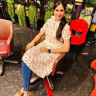 Professional Female seeks a single or double room Main Photo
