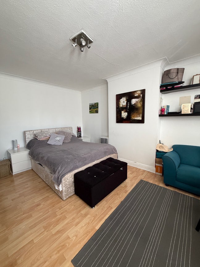 Master Double Room to Share with Female Main Photo