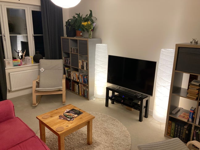 Double bedroom available in a shared house Main Photo