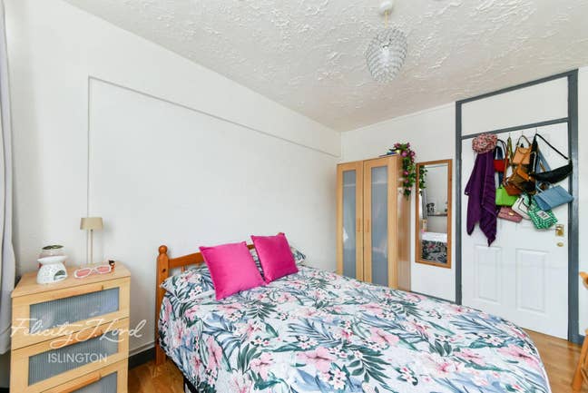 Spacious Double Room in Zone 1 - All Bills Incl.   Main Photo