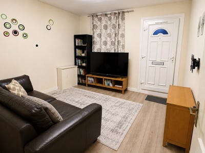 Spacious double room with including bills Main Photo