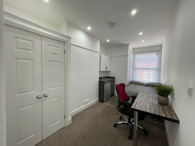 Lovely Double Room w/Kitchenette RG1 Main Photo