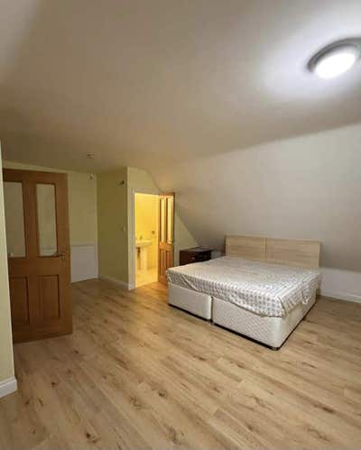 En-Suite Room is available for rent in - IG3  Main Photo
