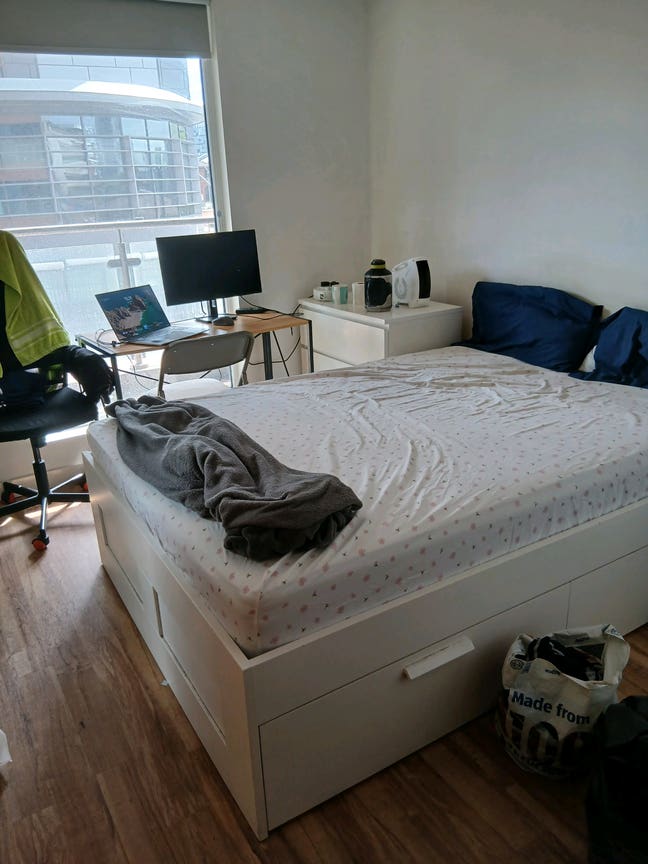 Double room in Salford Quays flat - &pound;600 pcm  Main Photo