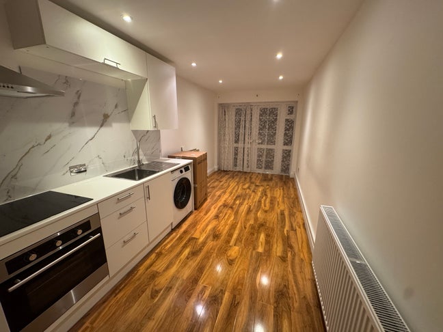 1 bed flat to rent.  Main Photo