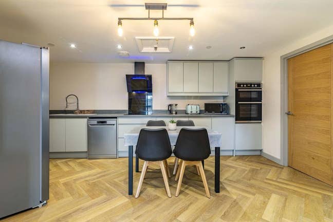 Spacious 5-Bedroom Flat| Nottingham City Centre Main Photo