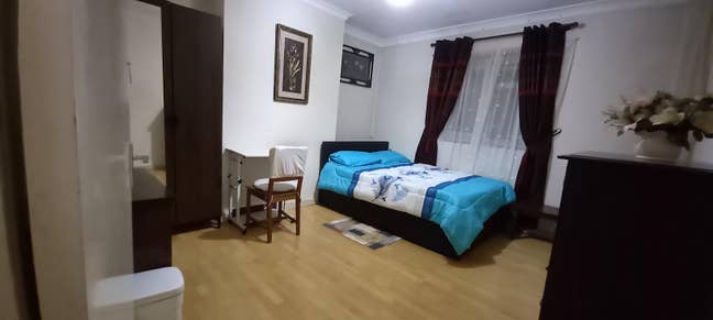 A bright cozy single room for rent  available  Main Photo