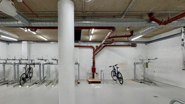 New Studio in East-Gym-Concierge-Fibre Eligible Main Photo