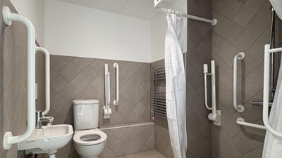 New Studio in East-Gym-Concierge-Fibre Eligible Main Photo