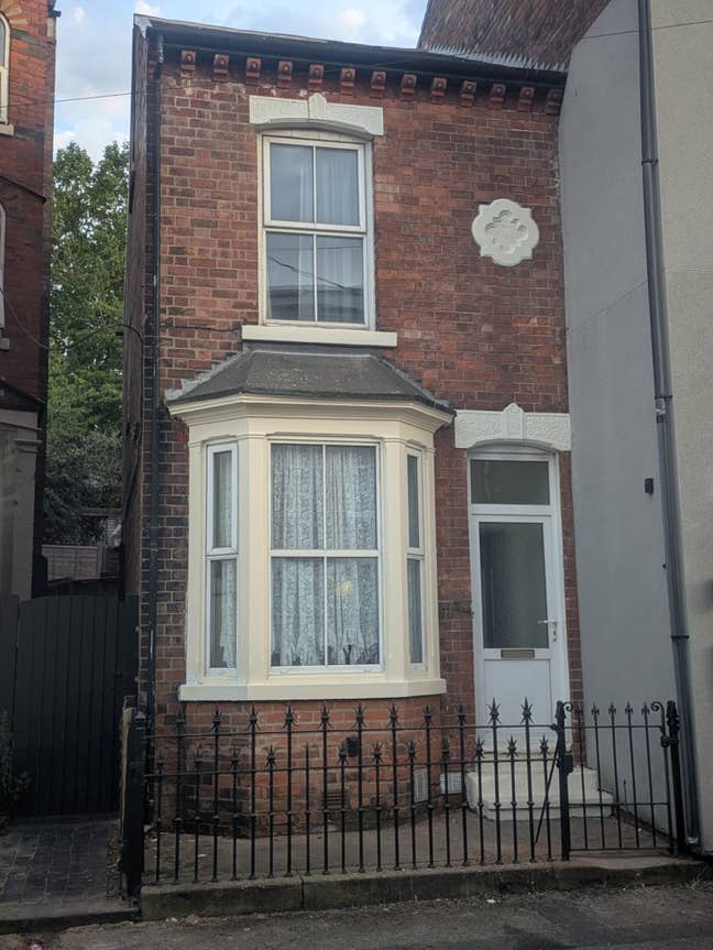Spacious 2-Bed / 2-Bath near Uni's Main Photo