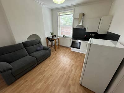 1 bed flat Main Photo