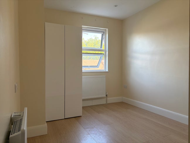 Bills Included. Newly refurbished en-suite room Main Photo