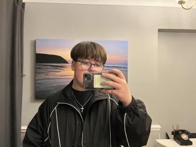 Looking foor rooms for me and a friend Main Photo