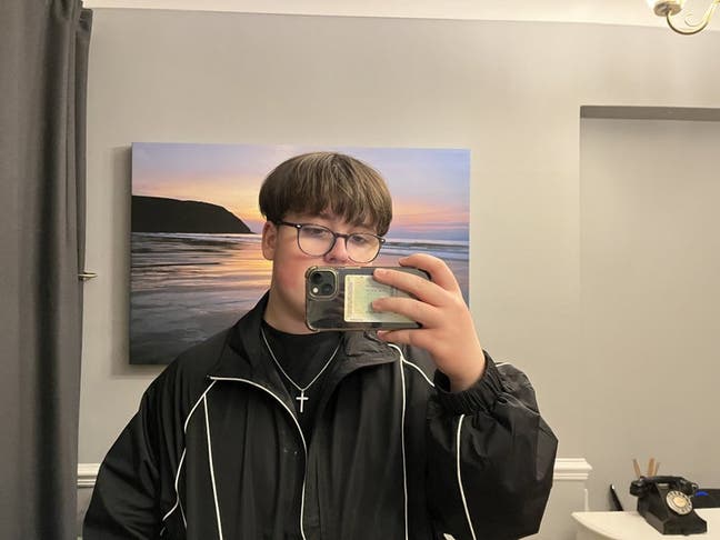Looking foor rooms for me and a friend Main Photo