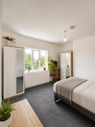 Spacious Ensuite Studio Room – All Bills Included Main Photo