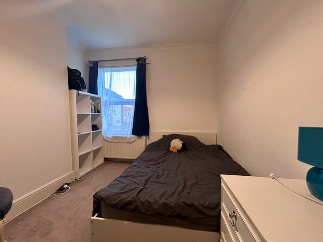 Double bedroom to let Main Photo